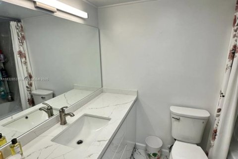 Condo in Aventura, Florida, 3 bedrooms  № 1812004 - photo 23