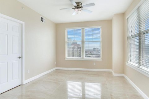 Condo in Tampa, Florida, 3 bedrooms  № 1751621 - photo 13