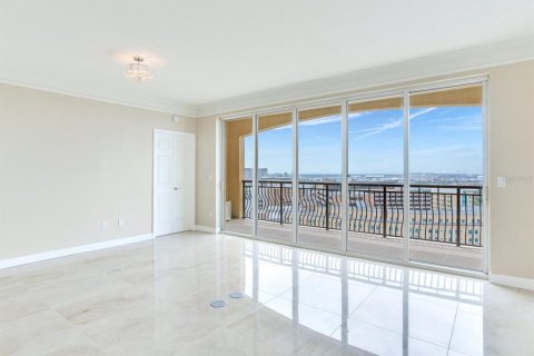 Condo in Tampa, Florida, 3 bedrooms  № 1751621 - photo 12