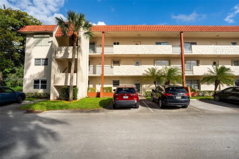 Condo in Pembroke Pines, Florida, 2 bedrooms  № 2152548 - photo 21