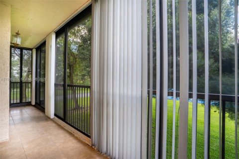 Condo in Pembroke Pines, Florida, 2 bedrooms  № 2152548 - photo 19
