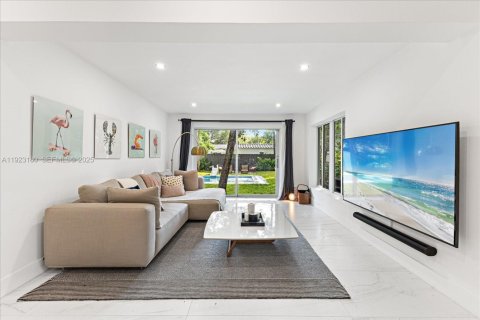 Villa ou maison à vendre à Miami, Floride: 4 chambres, 178.37 m2 № 1976837 - photo 21