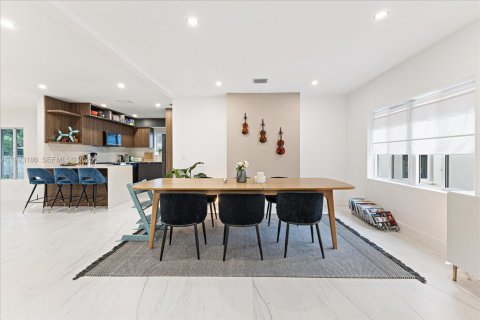 Villa ou maison à vendre à Miami, Floride: 4 chambres, 178.37 m2 № 1976837 - photo 5