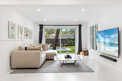 Villa ou maison à vendre à Miami, Floride: 4 chambres, 178.37 m2 № 1976837 - photo 23