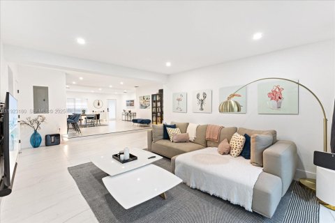 Villa ou maison à vendre à Miami, Floride: 4 chambres, 178.37 m2 № 1976837 - photo 12