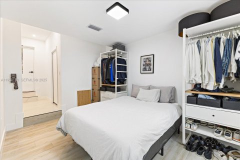 Villa ou maison à vendre à Miami, Floride: 4 chambres, 178.37 m2 № 1976837 - photo 17