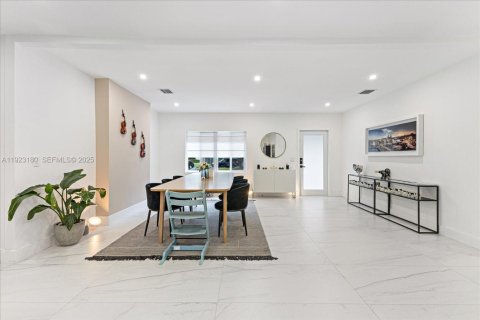 Villa ou maison à vendre à Miami, Floride: 4 chambres, 178.37 m2 № 1976837 - photo 7