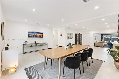 Villa ou maison à vendre à Miami, Floride: 4 chambres, 178.37 m2 № 1976837 - photo 4