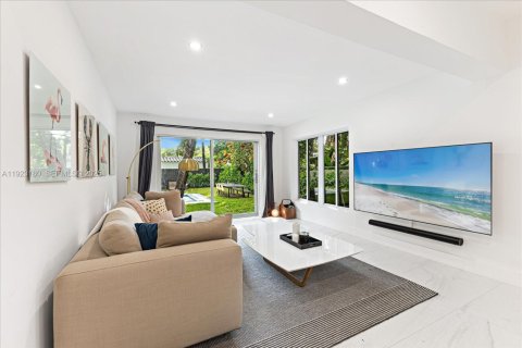 Villa ou maison à vendre à Miami, Floride: 4 chambres, 178.37 m2 № 1976837 - photo 22