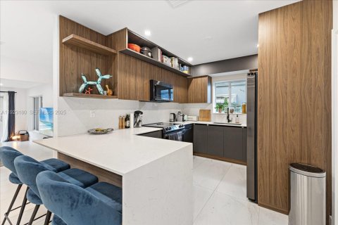 Villa ou maison à vendre à Miami, Floride: 4 chambres, 178.37 m2 № 1976837 - photo 9