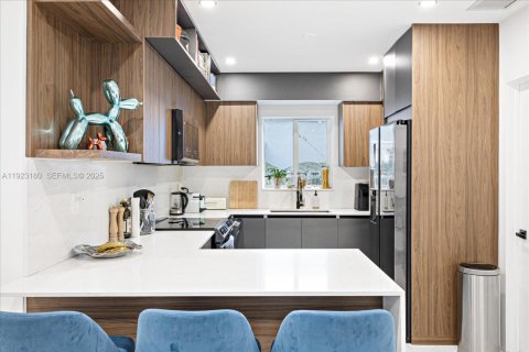 Villa ou maison à vendre à Miami, Floride: 4 chambres, 178.37 m2 № 1976837 - photo 11