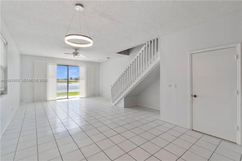 Touwnhouse à vendre à Weston, Floride: 4 chambres, 161.37 m2 № 1998124 - photo 4