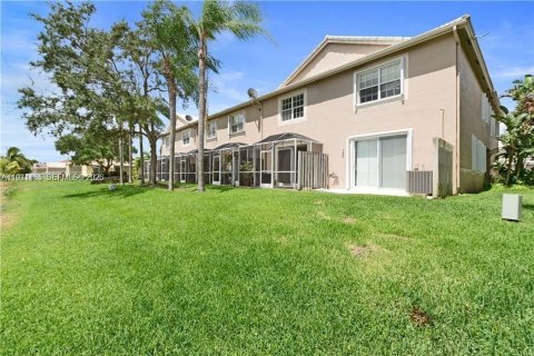 Touwnhouse à vendre à Weston, Floride: 4 chambres, 161.37 m2 № 1998124 - photo 2
