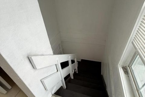 Снять в аренду таунхаус в Киссимми, Флорида 5 комнат, 106.84м2, № 1913572 - фото 4