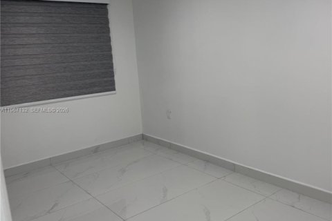Снять в аренду виллу или дом в Майами, Флорида 2 спальни, 120.03м2, № 2081370 - фото 9