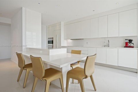 Condominio en venta en Bal Harbour, Florida, 2 dormitorios, 209.03 m2 № 1998701 - foto 9