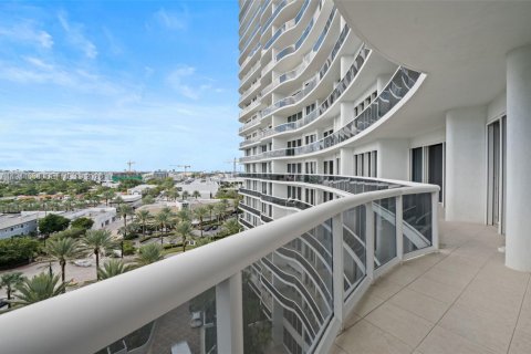Condominio en venta en Bal Harbour, Florida, 2 dormitorios, 209.03 m2 № 1998701 - foto 18