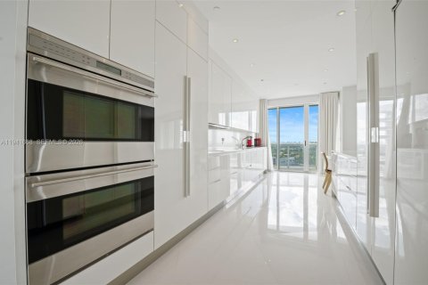 Condominio en venta en Bal Harbour, Florida, 2 dormitorios, 209.03 m2 № 1998701 - foto 8