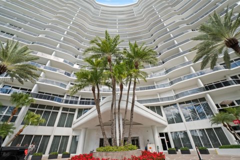 Condominio en venta en Bal Harbour, Florida, 2 dormitorios, 209.03 m2 № 1998701 - foto 24