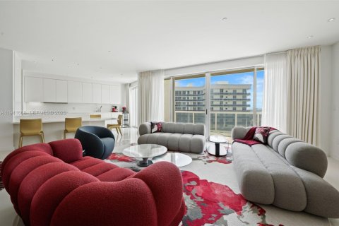 Condominio en venta en Bal Harbour, Florida, 2 dormitorios, 209.03 m2 № 1998701 - foto 3