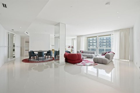Condominio en venta en Bal Harbour, Florida, 2 dormitorios, 209.03 m2 № 1998701 - foto 2