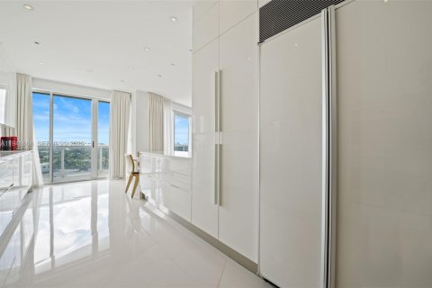 Condominio en venta en Bal Harbour, Florida, 2 dormitorios, 209.03 m2 № 1998701 - foto 7