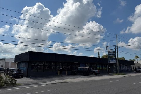 Commercial property in Saint Petersburg, Florida 986.71 sq.m. № 2197565 - photo 2