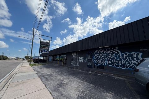 Commercial property in Saint Petersburg, Florida 986.71 sq.m. № 2197565