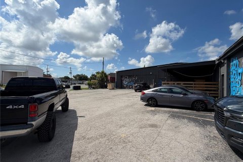 Commercial property in Saint Petersburg, Florida 986.71 sq.m. № 2197565 - photo 5