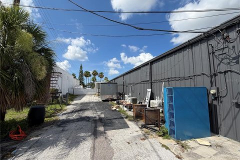 Commercial property in Saint Petersburg, Florida 986.71 sq.m. № 2197565 - photo 8