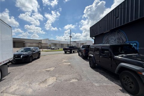 Commercial property in Saint Petersburg, Florida 986.71 sq.m. № 2197565 - photo 4