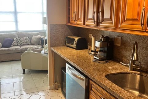 Condominio en alquiler en Sunny Isles Beach, Florida, 1 dormitorio, 87.61 m2 № 1921772 - foto 7