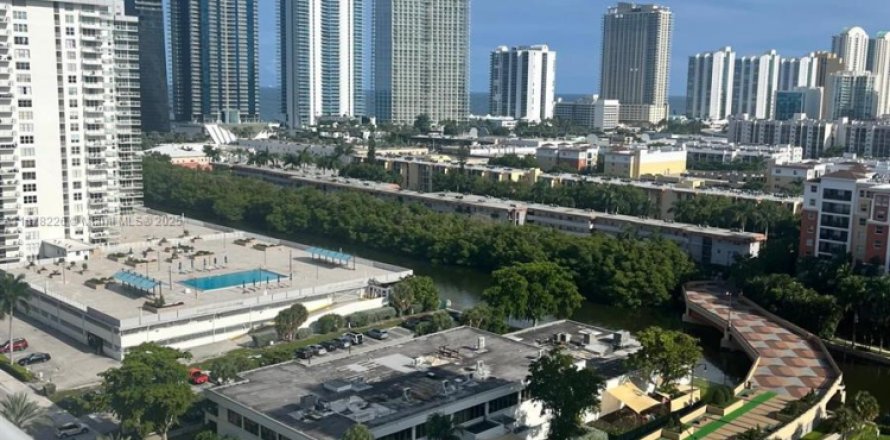 Condominio en Sunny Isles Beach, Florida, 1 dormitorio  № 1921772