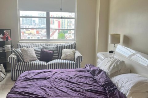 Condominio en alquiler en Sunny Isles Beach, Florida, 1 dormitorio, 87.61 m2 № 1921772 - foto 11