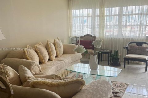 Condominio en alquiler en Sunny Isles Beach, Florida, 1 dormitorio, 87.61 m2 № 1921772 - foto 3