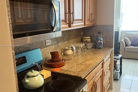 Condominio en alquiler en Sunny Isles Beach, Florida, 1 dormitorio, 87.61 m2 № 1921772 - foto 6