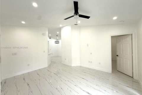 Снять в аренду виллу или дом в Санрайз, Флорида 3 спальни, 104.05м2, № 2005868 - фото 3