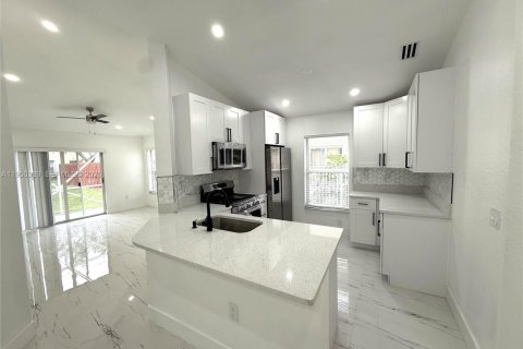 Снять в аренду виллу или дом в Санрайз, Флорида 3 спальни, 104.05м2, № 2005868 - фото 7