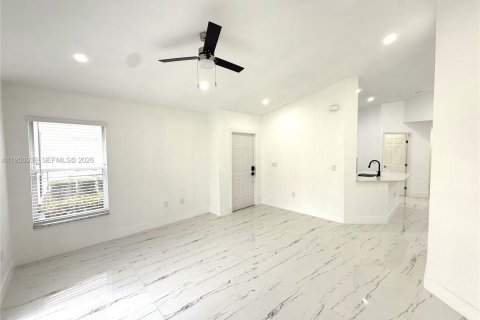 Снять в аренду виллу или дом в Санрайз, Флорида 3 спальни, 104.05м2, № 2005868 - фото 2