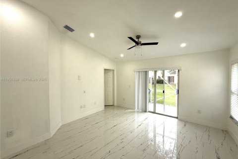 Снять в аренду виллу или дом в Санрайз, Флорида 3 спальни, 104.05м2, № 2005868 - фото 4