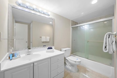 Condo in Sunny Isles Beach, Florida, 1 bedroom  № 1945329 - photo 13