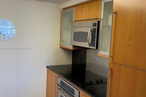Condominio en alquiler en Miami Beach, Florida, 1 dormitorio, 75.07 m2 № 1979630 - foto 24