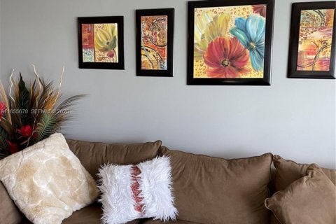 Condominio en alquiler en Miami Beach, Florida, 1 dormitorio, 75.07 m2 № 1979630 - foto 25