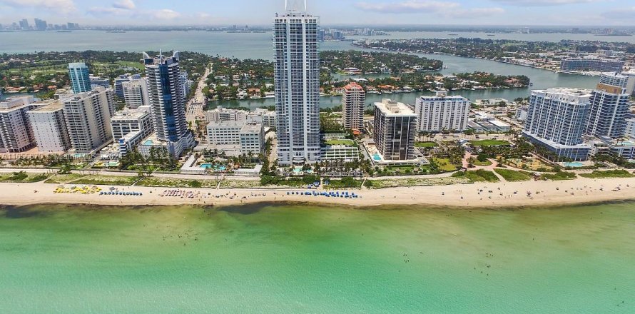 Condominio en Miami Beach, Florida, 1 dormitorio  № 1979630