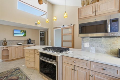 House in Punta Gorda, Florida 4 bedrooms, 208.01 sq.m. № 2130076 - photo 15