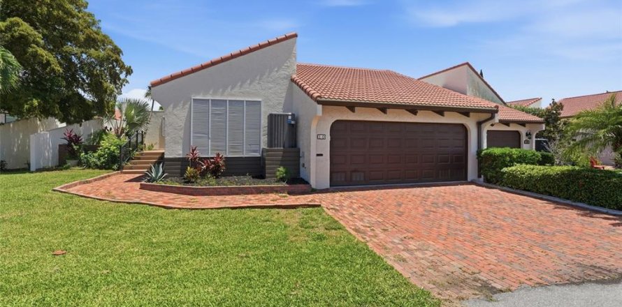 House in Punta Gorda, Florida 4 bedrooms, 208.01 sq.m. № 2130076