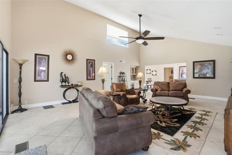 House in Punta Gorda, Florida 4 bedrooms, 208.01 sq.m. № 2130076 - photo 10