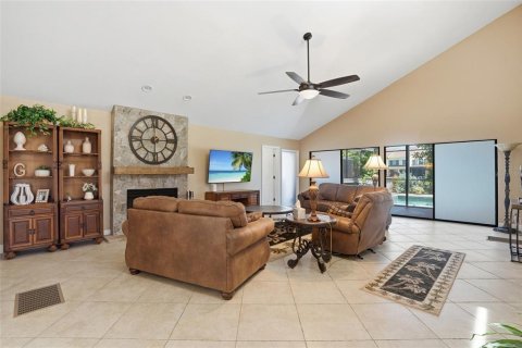 House in Punta Gorda, Florida 4 bedrooms, 208.01 sq.m. № 2130076 - photo 8