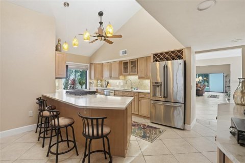 House in Punta Gorda, Florida 4 bedrooms, 208.01 sq.m. № 2130076 - photo 2