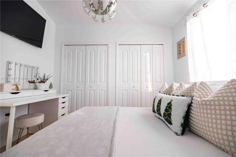 Casa en venta en Miami, Florida, 3 dormitorios, 145.58 m2 № 1739343 - foto 17